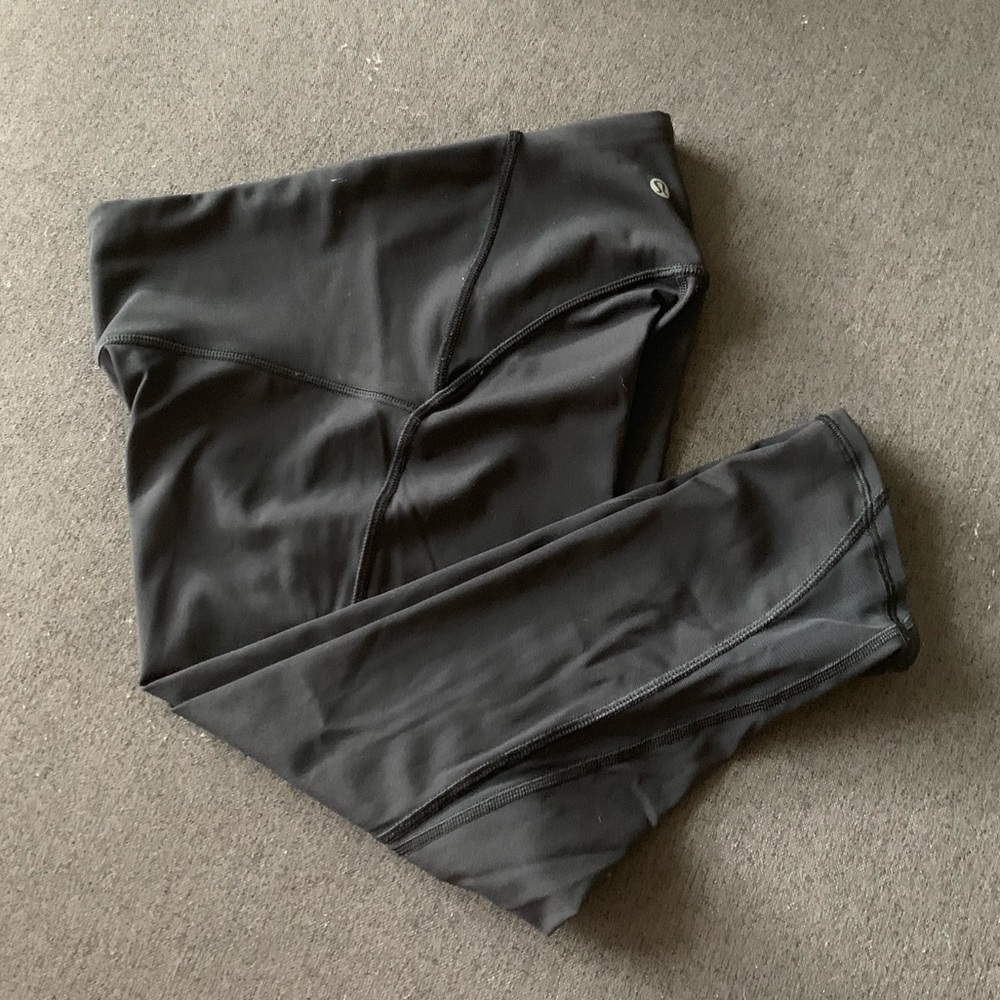 Lululemon Crop Tight w/ Mesh 23”